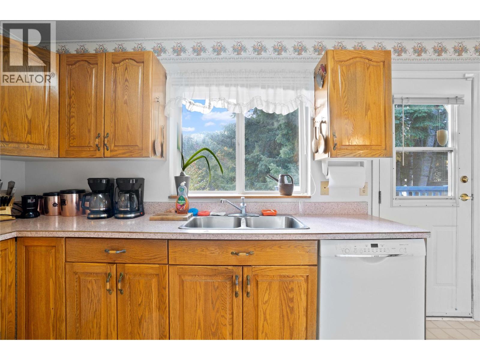 1660 15 Avenue Southeast, Salmon Arm