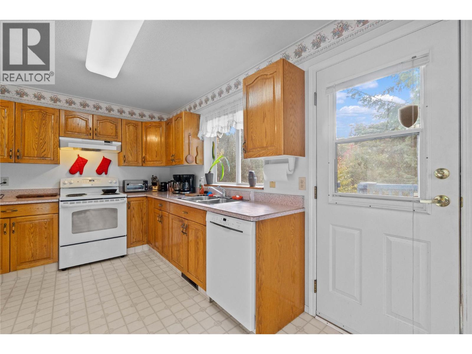 1660 15 Avenue Southeast, Salmon Arm