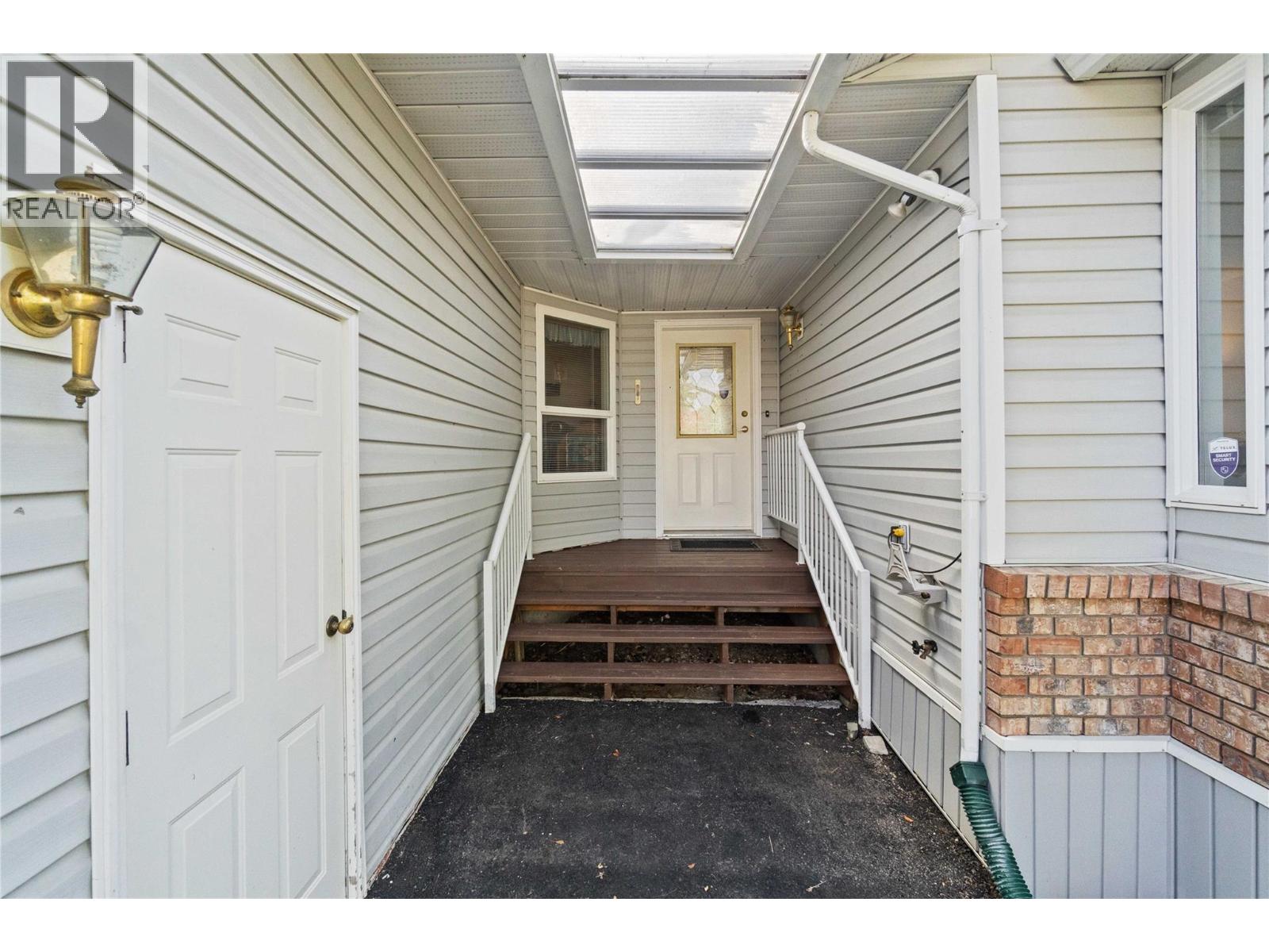 1660 15 Avenue Southeast, Salmon Arm