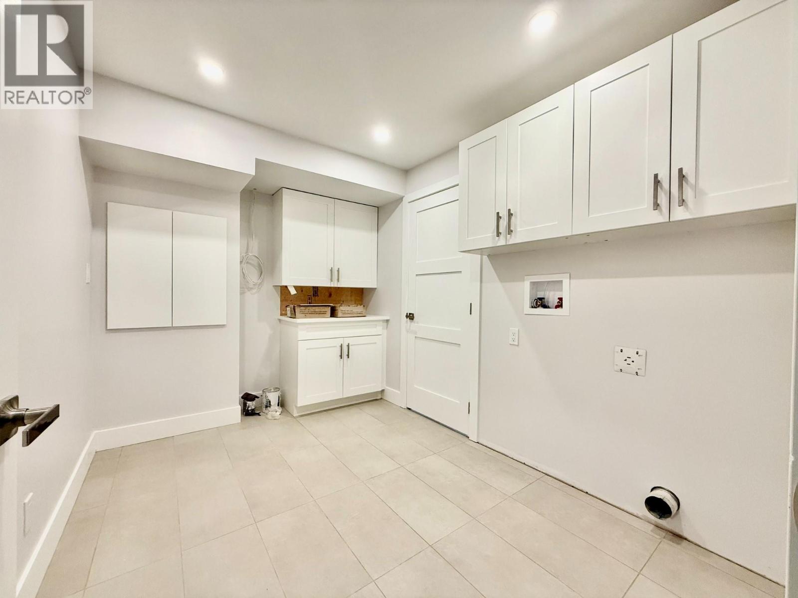 746 TAYNTON Drive, Invermere