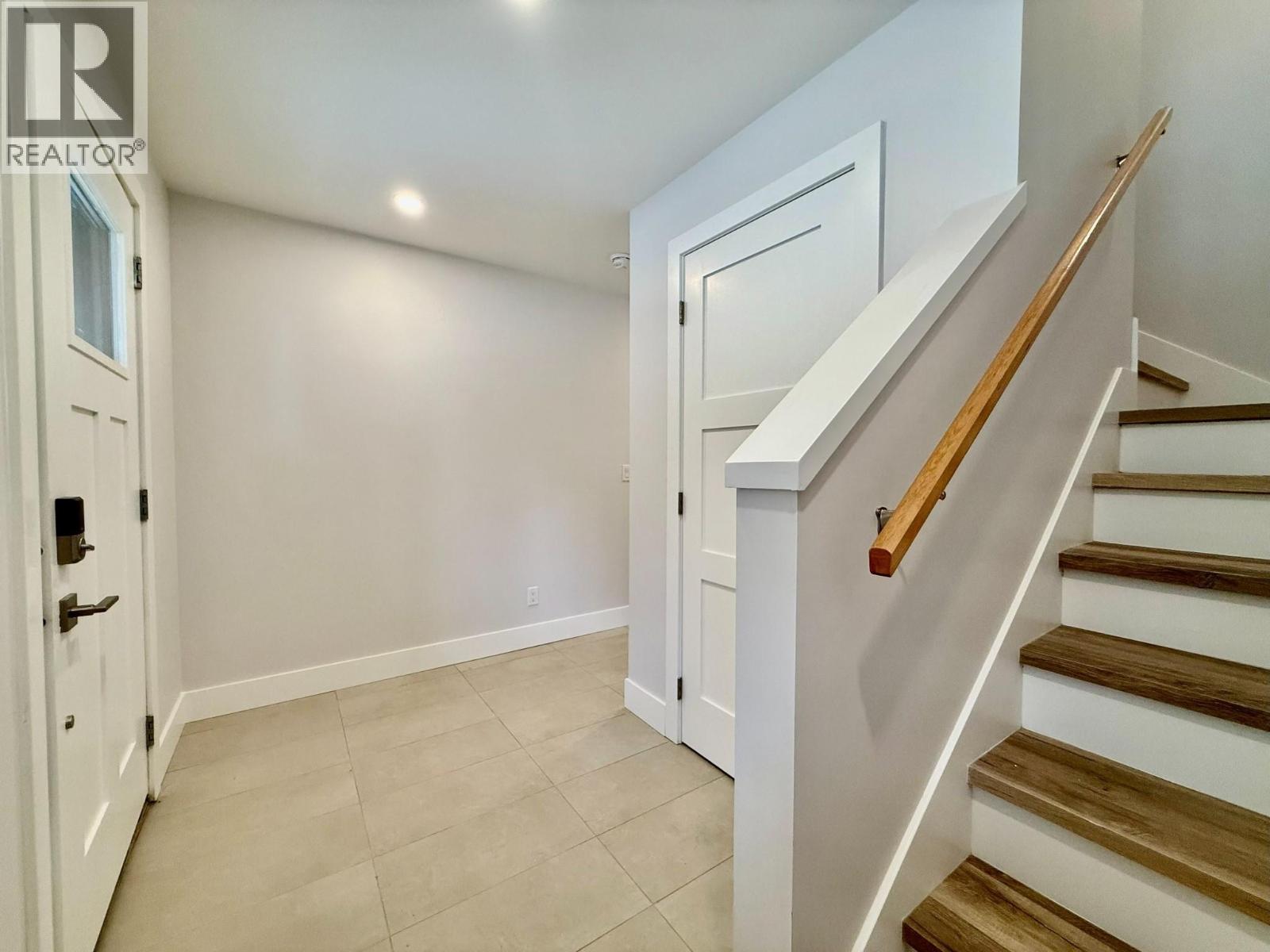 746 TAYNTON Drive, Invermere