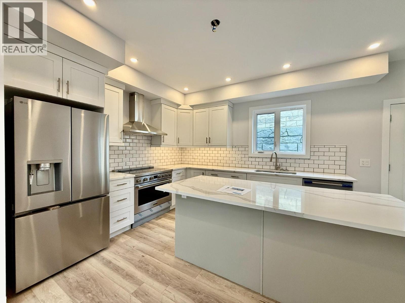 746 TAYNTON Drive, Invermere