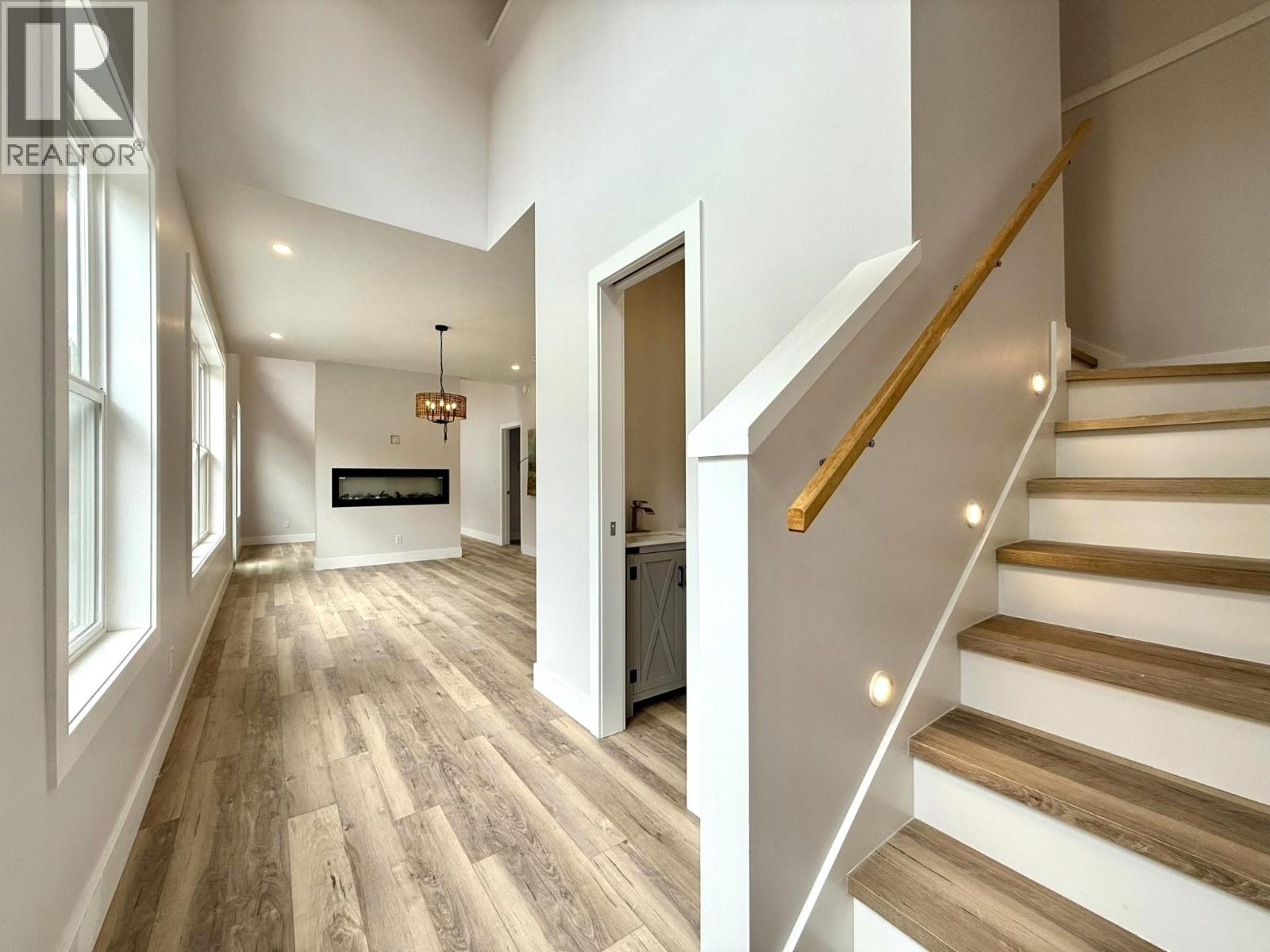 746 TAYNTON Drive, Invermere