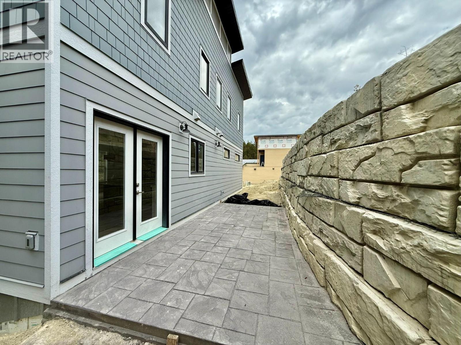 746 TAYNTON Drive, Invermere