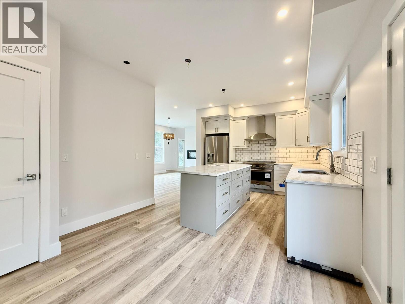 746 TAYNTON Drive, Invermere