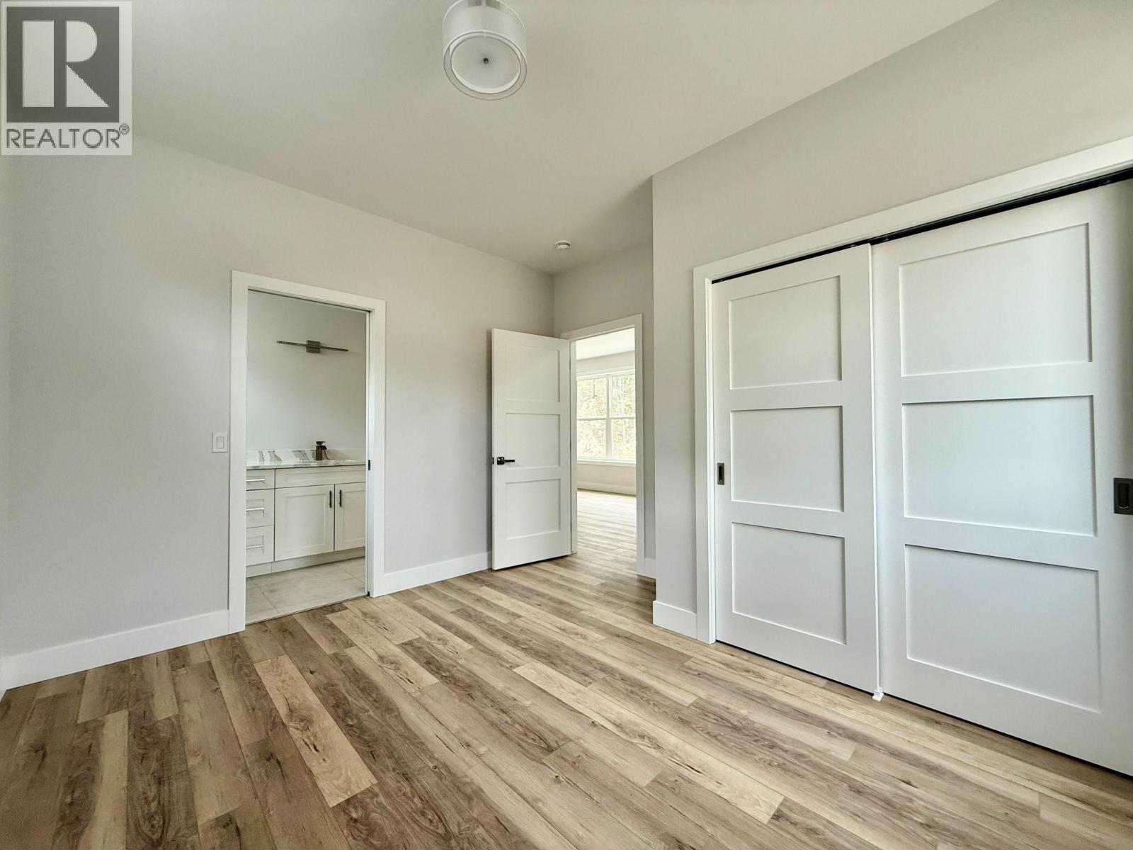 746 TAYNTON Drive, Invermere