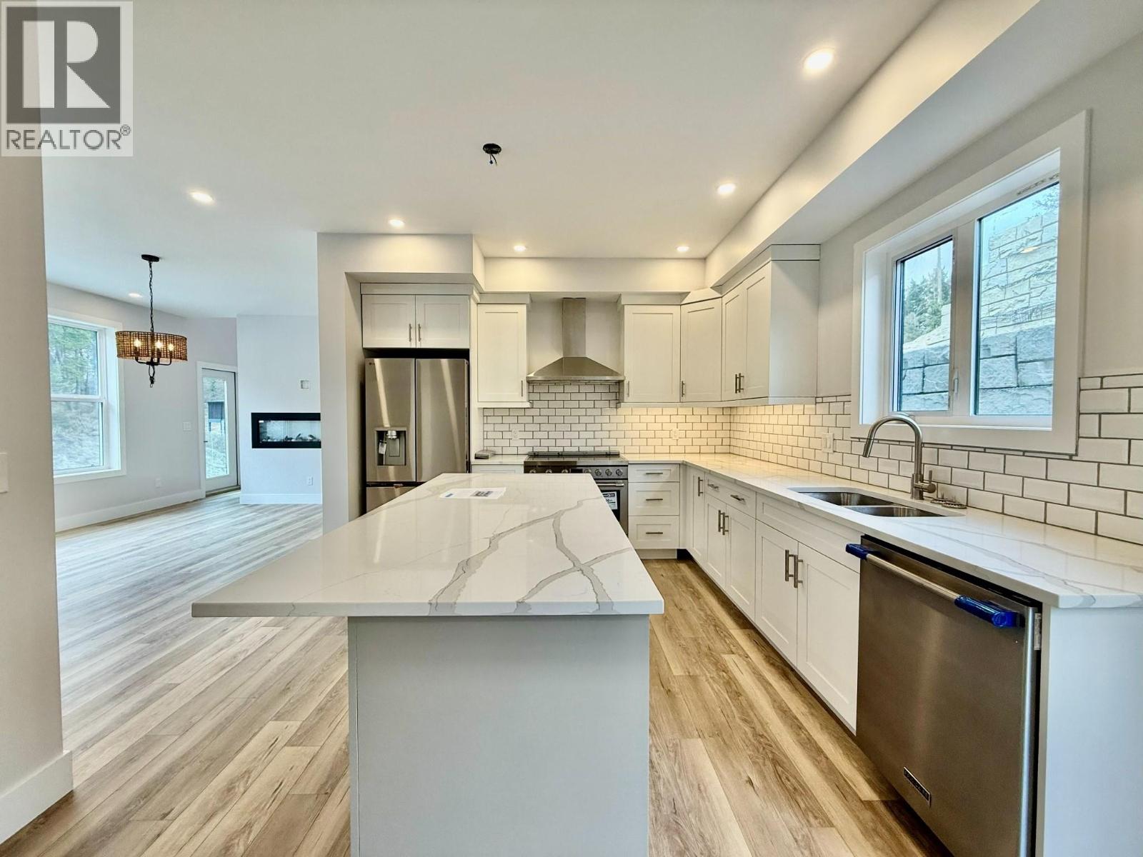 746 TAYNTON Drive, Invermere