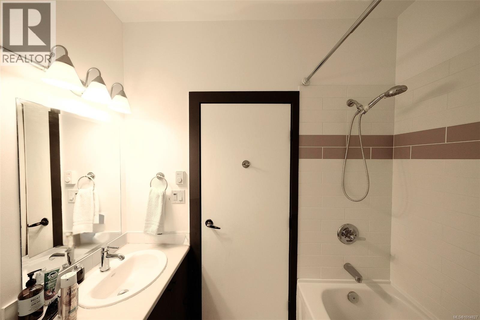 204 591 Pfeiffer Cres, Tofino