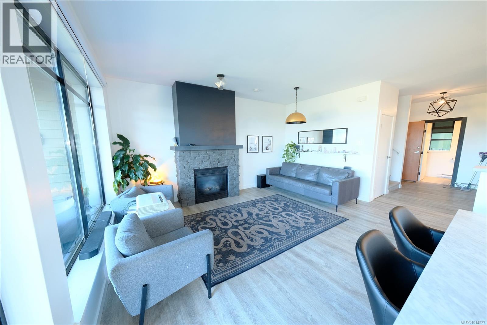 204 591 Pfeiffer Cres, Tofino