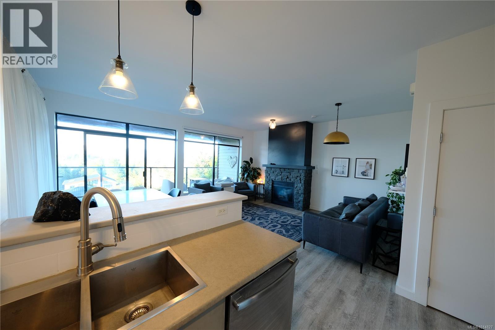 204 591 Pfeiffer Cres, Tofino