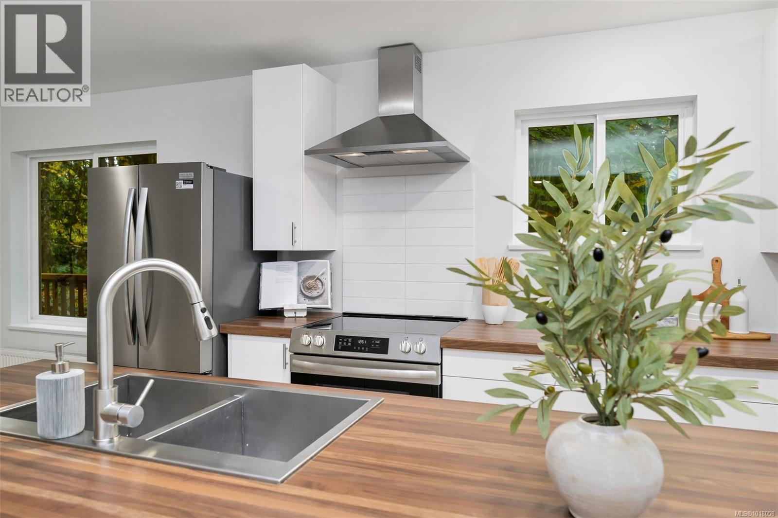 2590 Sooke River Rd, Sooke