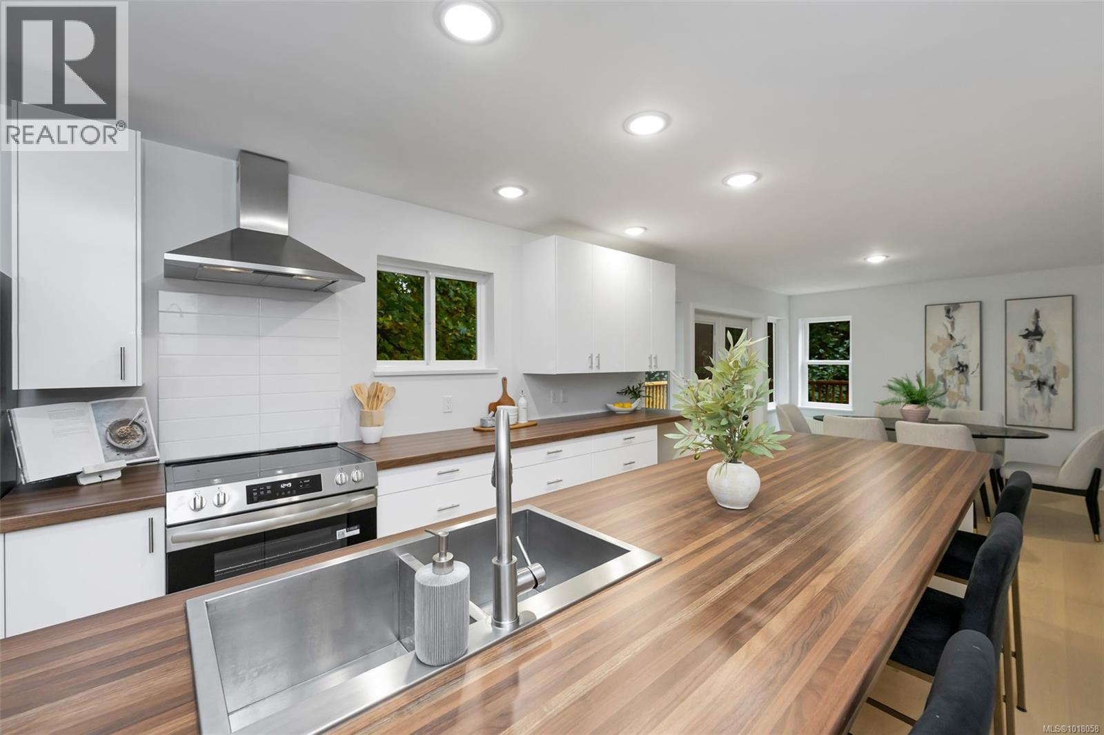 2590 Sooke River Rd, Sooke