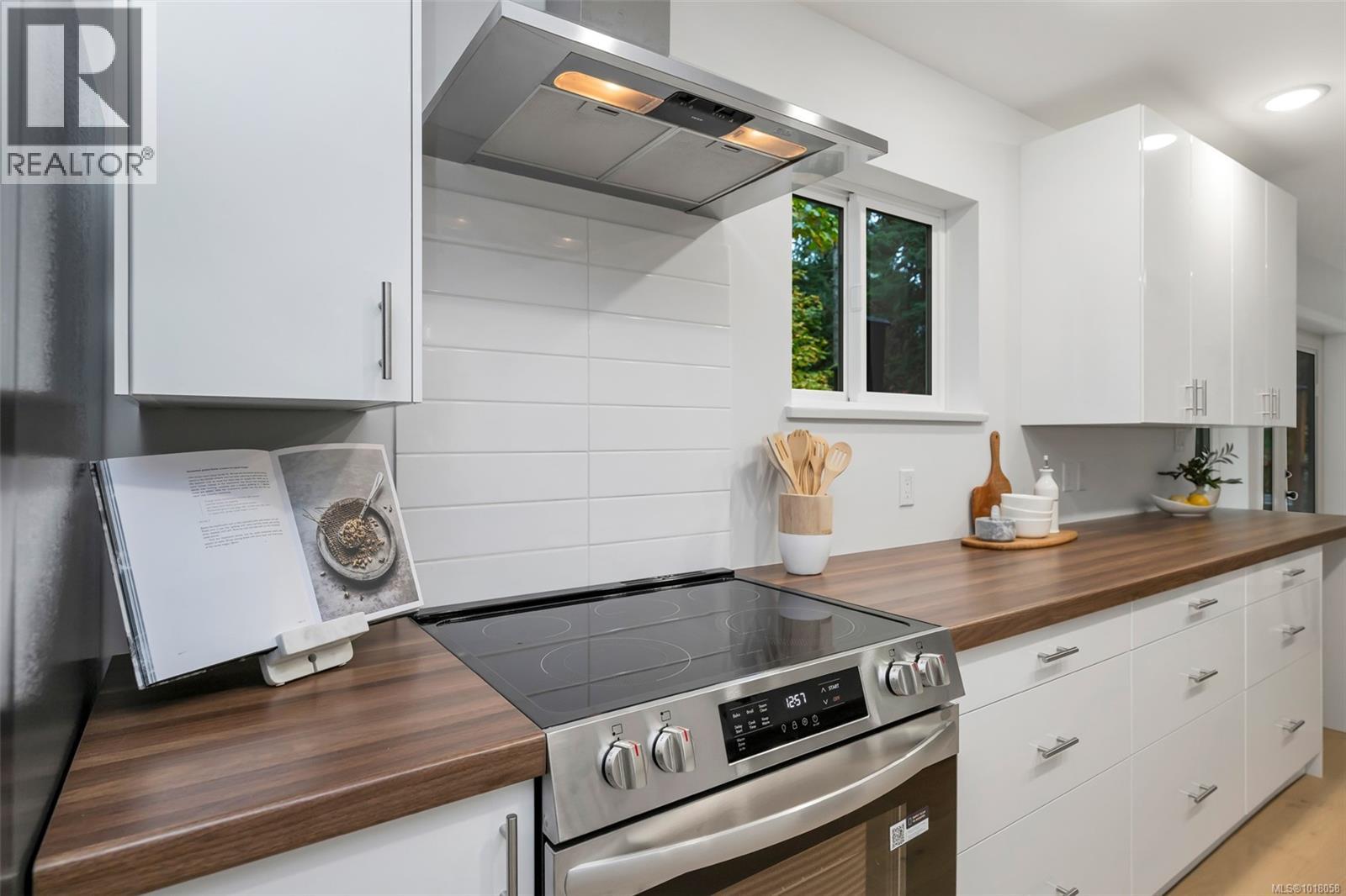 2590 Sooke River Rd, Sooke