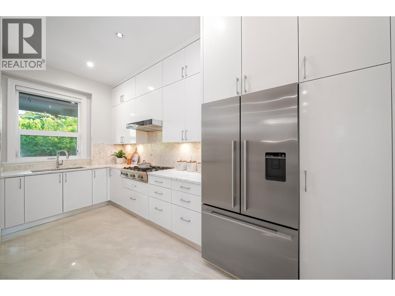 8160 RAILWAY Avenue, Richmond