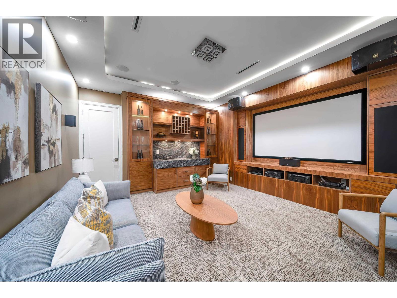 8160 RAILWAY Avenue, Richmond