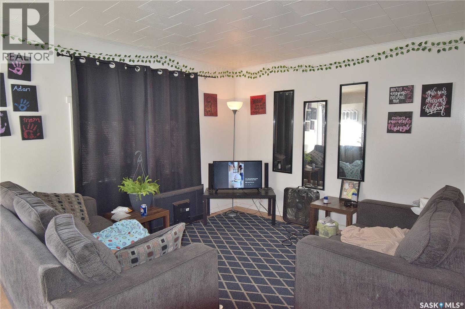 860 13th STREET W - Photo 2 of 15, Prince Albert, Saskatchewan