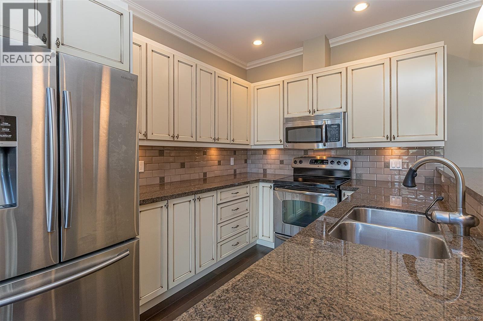 402 755 Goldstream Avenue, Langford