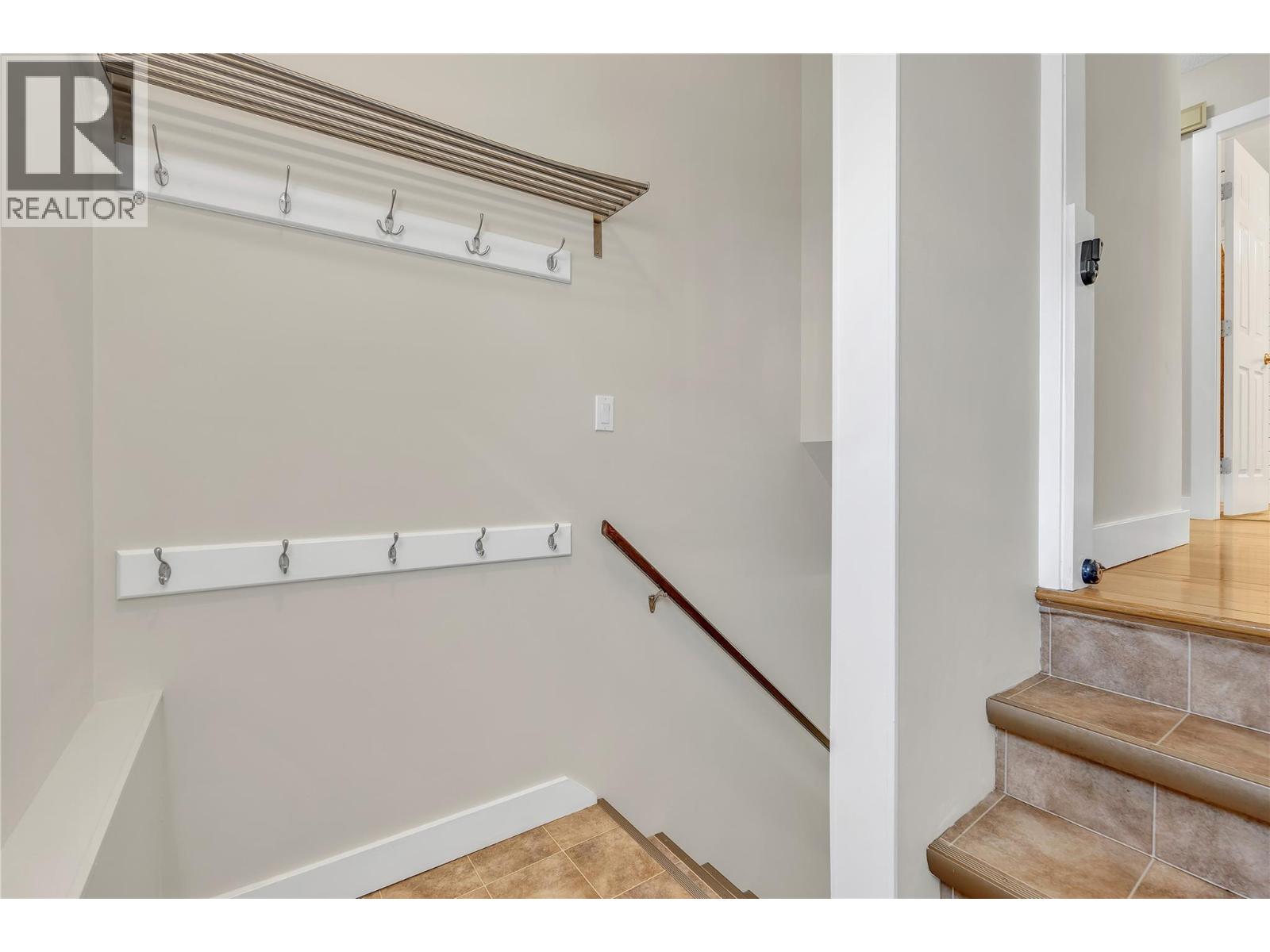 8299 PRAIRIE VALLEY Road, Summerland