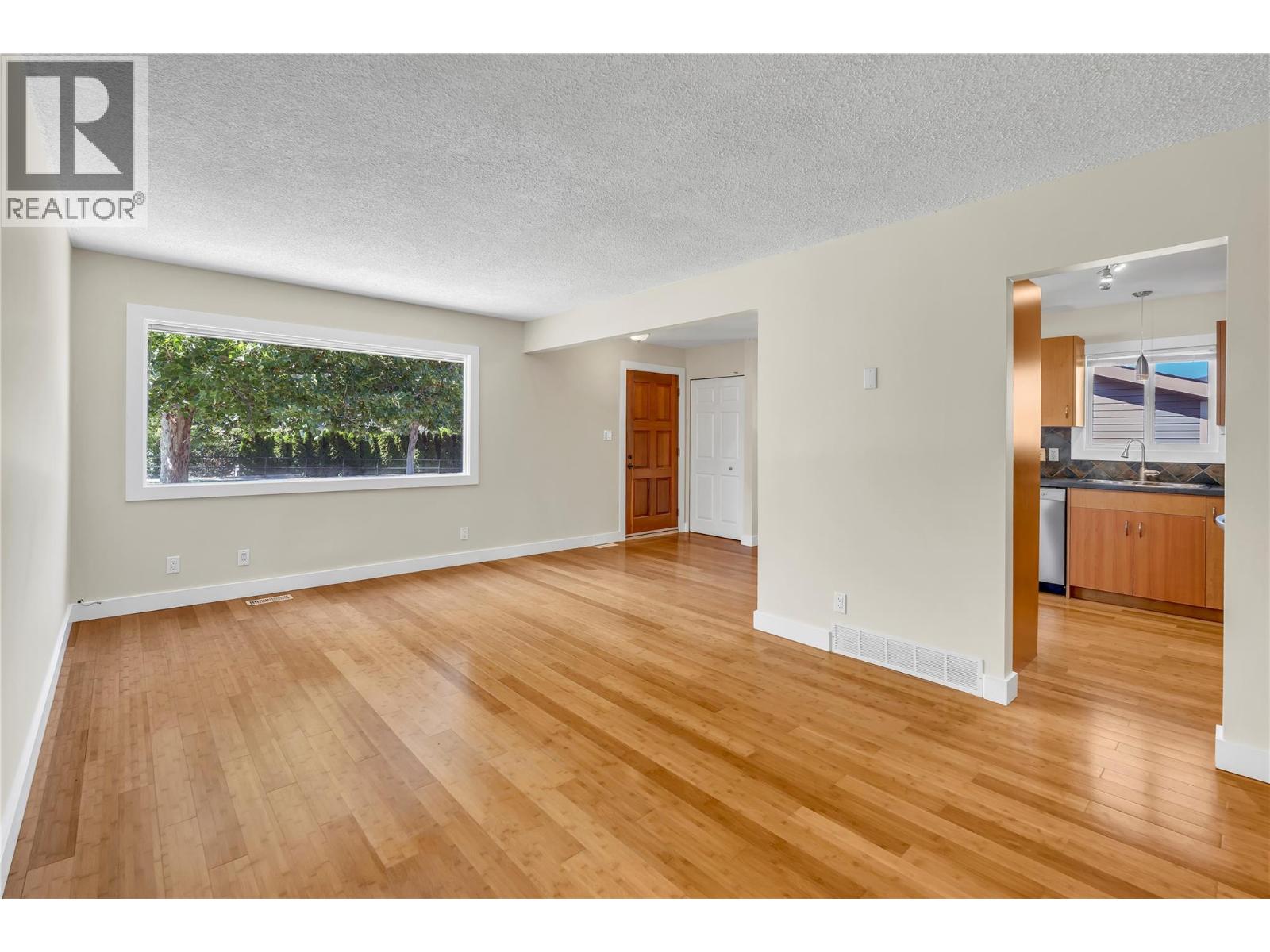8299 PRAIRIE VALLEY Road, Summerland