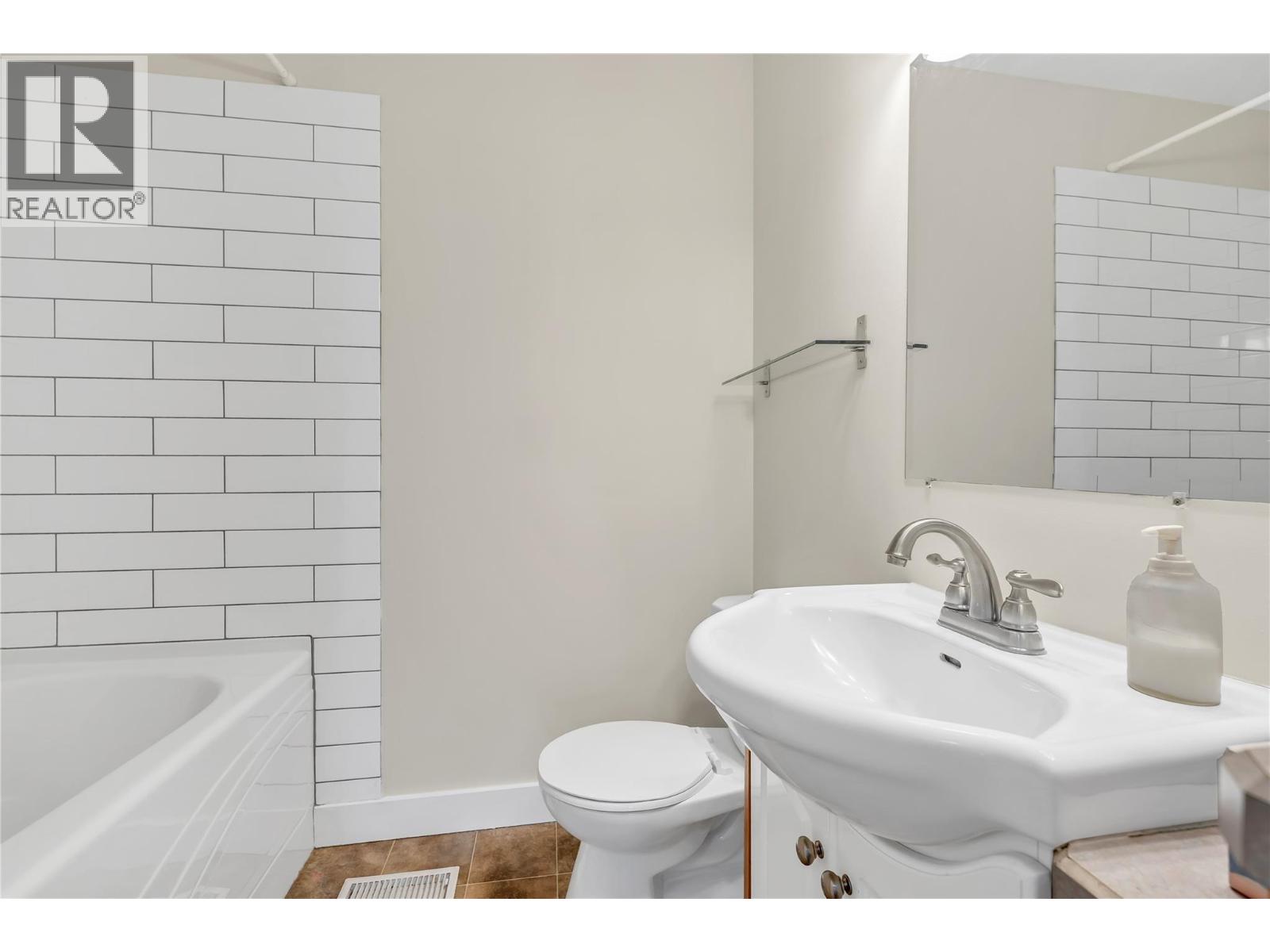 8299 PRAIRIE VALLEY Road, Summerland