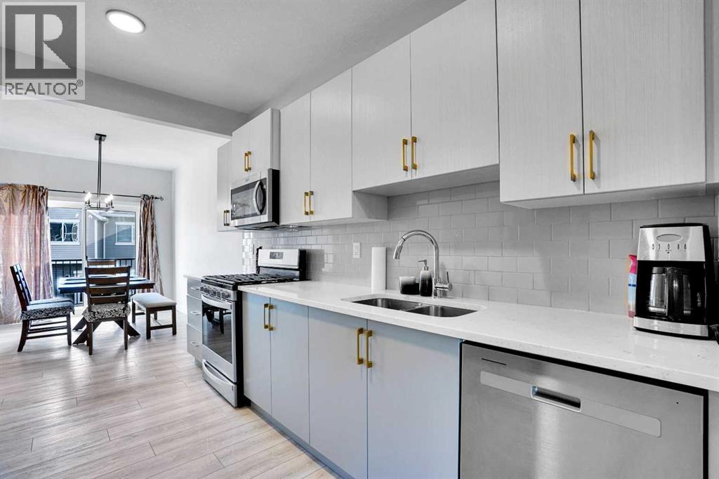 Single Family House for Sale in  Tuscany Summit Square NW Tuscany Calgary 