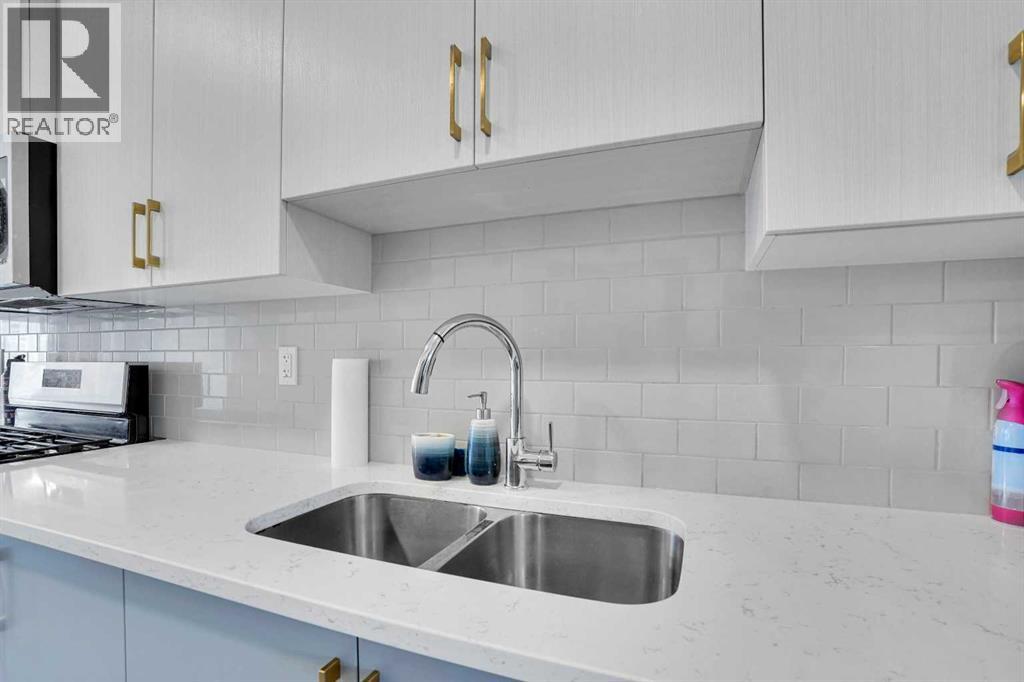 Single Family House for Sale in  Tuscany Summit Square NW Tuscany Calgary 