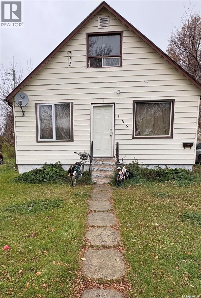 163 Duncan STREET W - 1