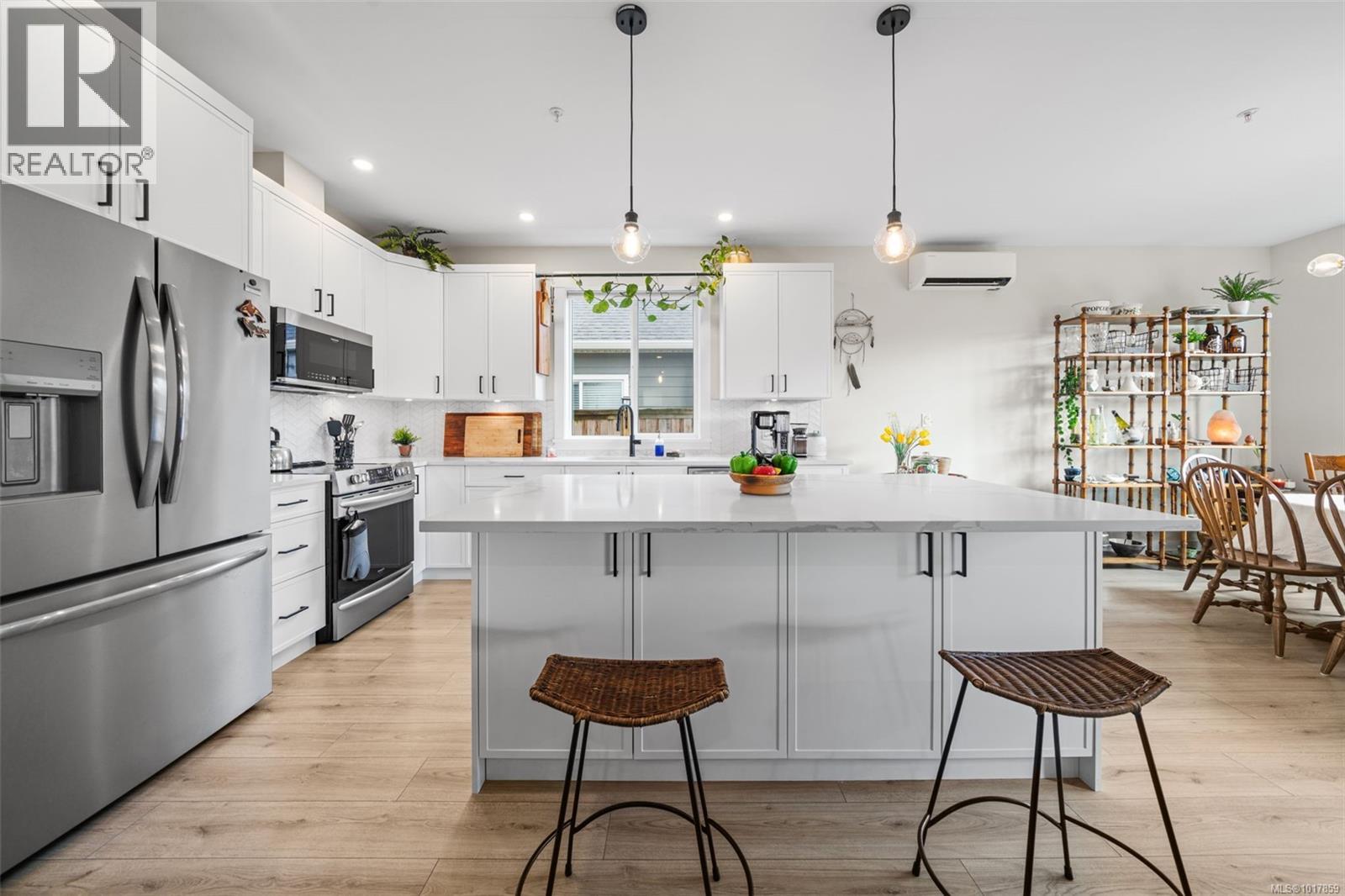 6541 Noblewood Place, Sooke