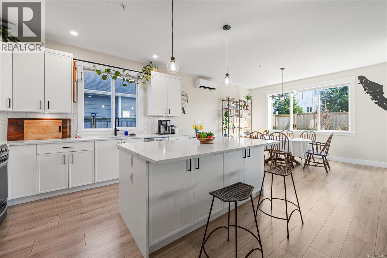 6541 Noblewood Place, Sooke