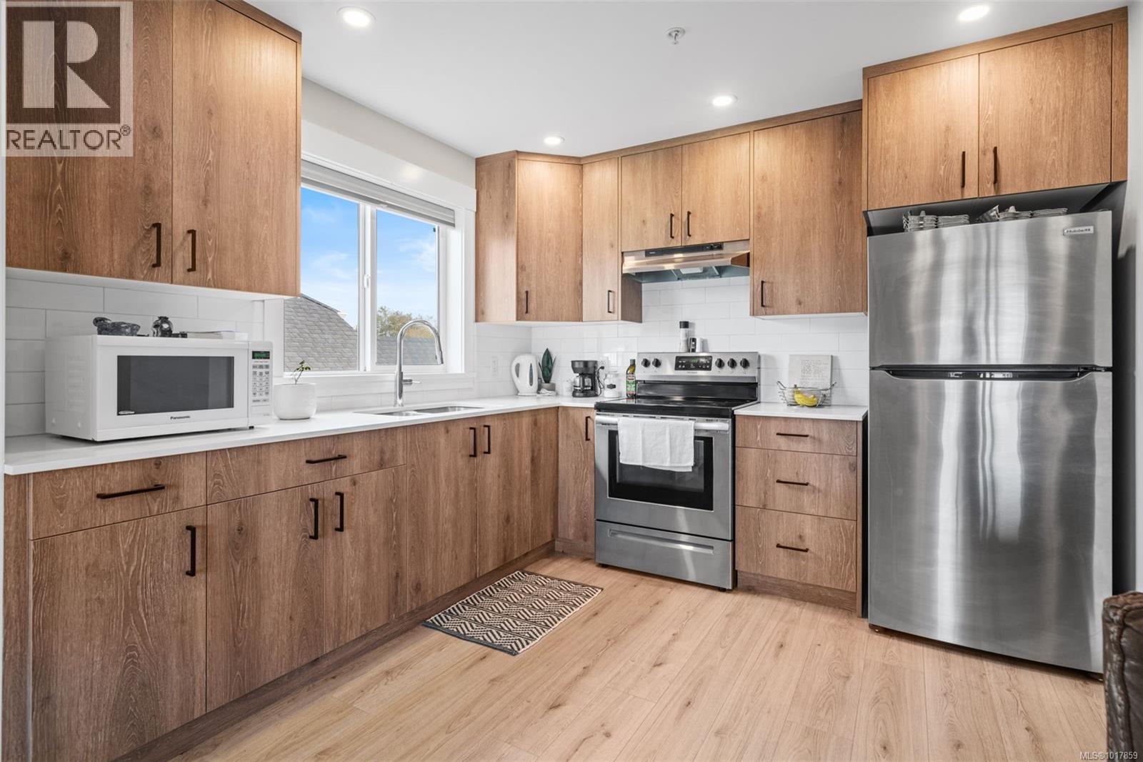 6541 Noblewood Place, Sooke