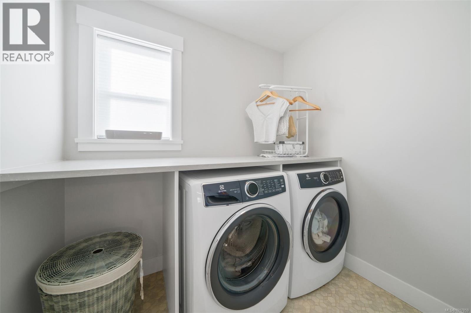 6541 Noblewood Place, Sooke
