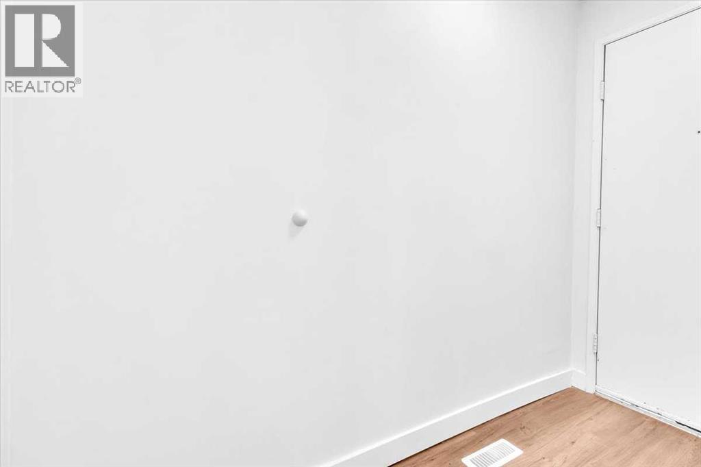 Single Family House for Sale in  Shawmeadows Close SW Shawnessy Calgary 