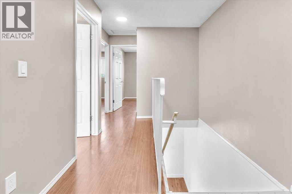 Single Family House for Sale in  Shawmeadows Close SW Shawnessy Calgary 