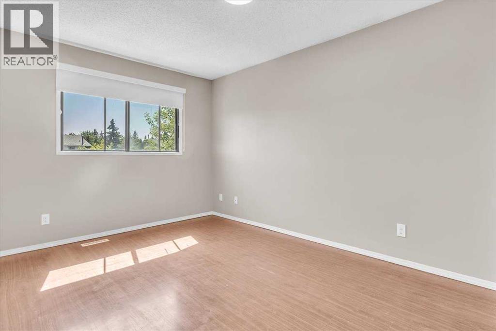 Single Family House for Sale in  Shawmeadows Close SW Shawnessy Calgary 