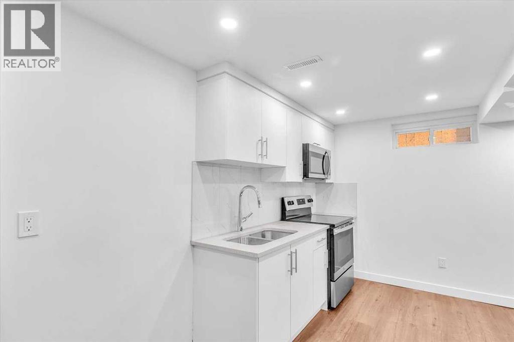 Single Family House for Sale in  Shawmeadows Close SW Shawnessy Calgary 