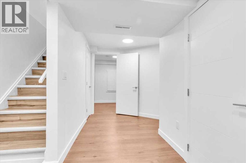 Single Family House for Sale in  Shawmeadows Close SW Shawnessy Calgary 