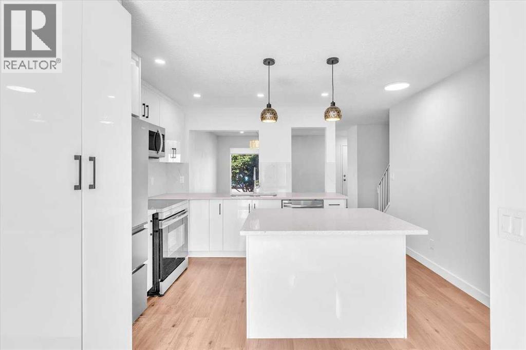 Single Family House for Sale in  Shawmeadows Close SW Shawnessy Calgary 