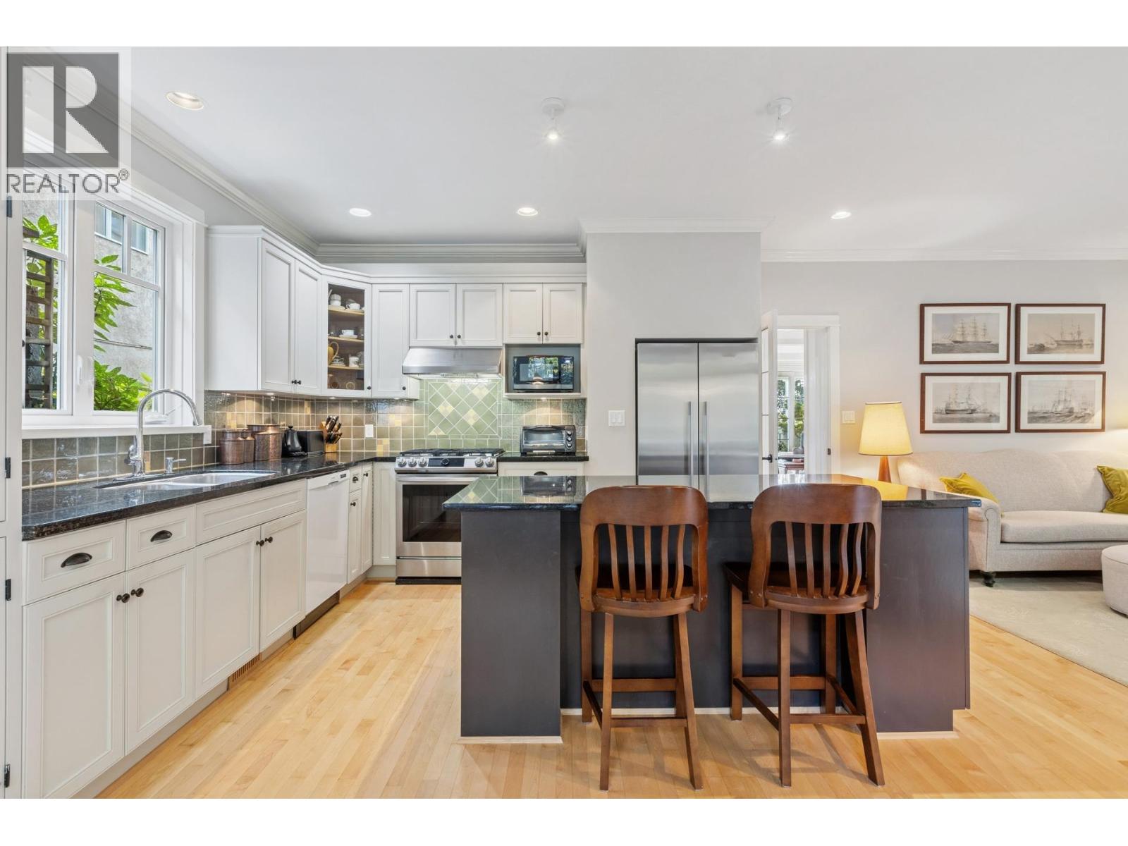 458 E 21ST STREET, North Vancouver