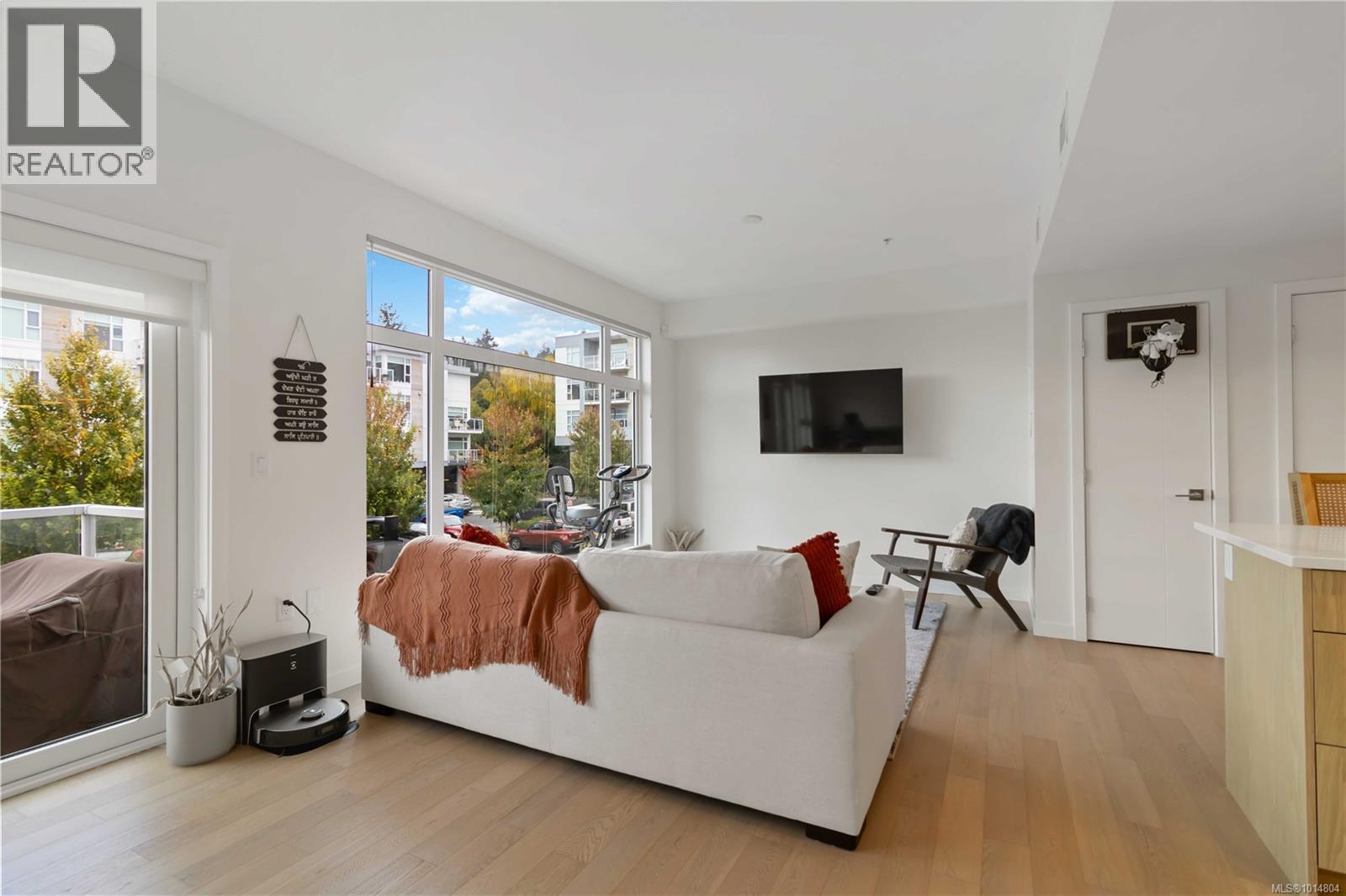 202 5122 Cordova Bay Road, Saanich