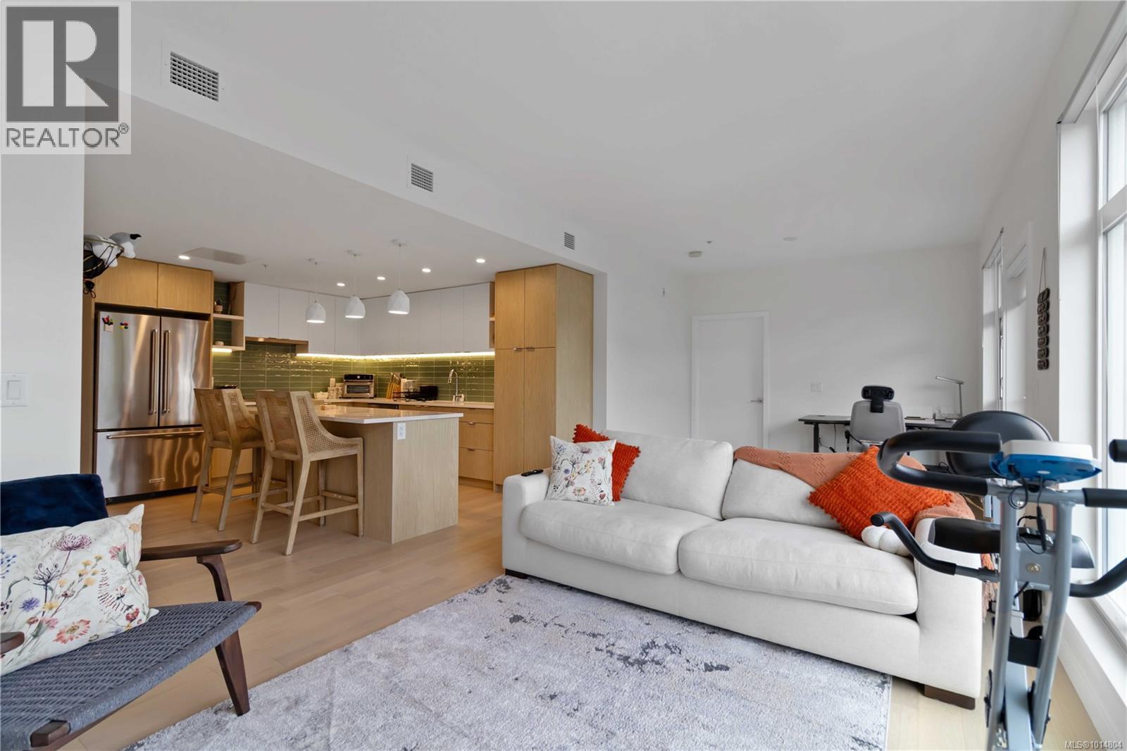 202 5122 Cordova Bay Road, Saanich