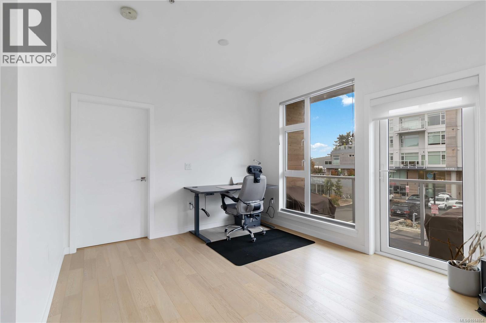 202 5122 Cordova Bay Road, Saanich