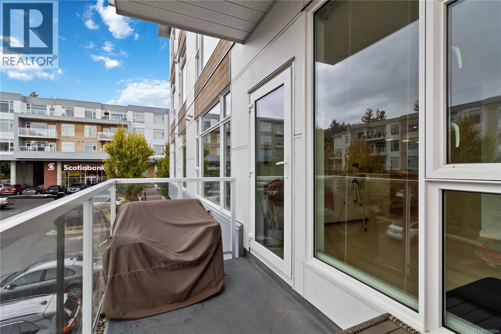 202 5122 Cordova Bay Road, Saanich