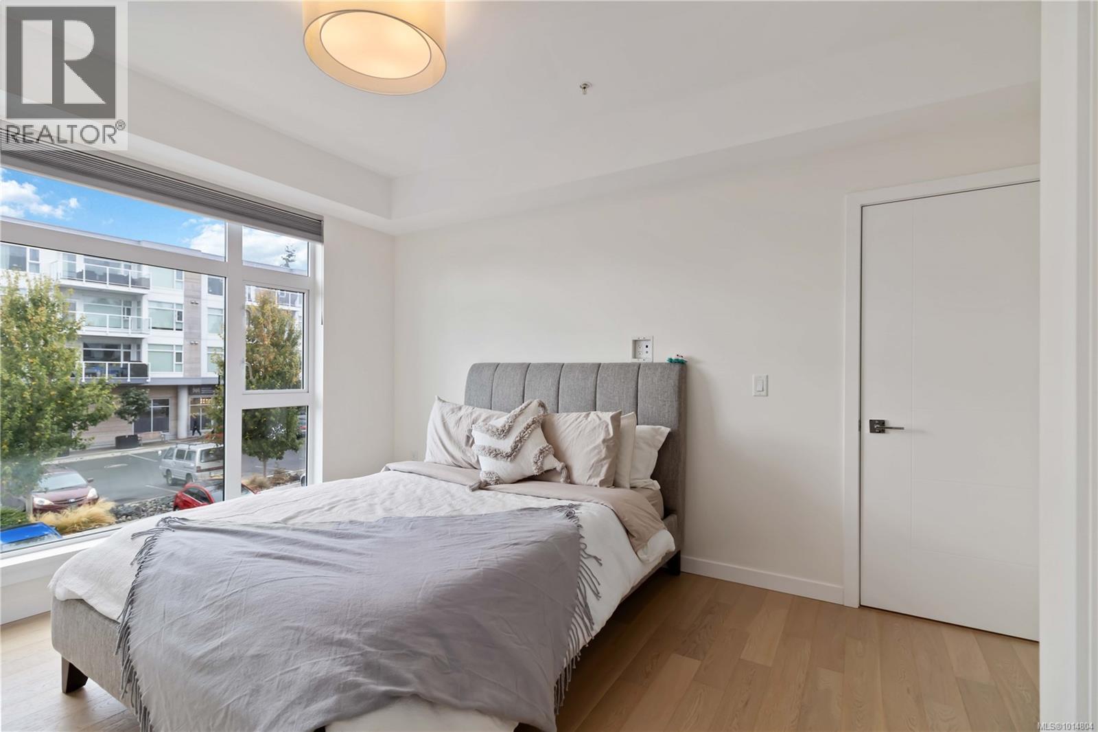 202 5122 Cordova Bay Road, Saanich