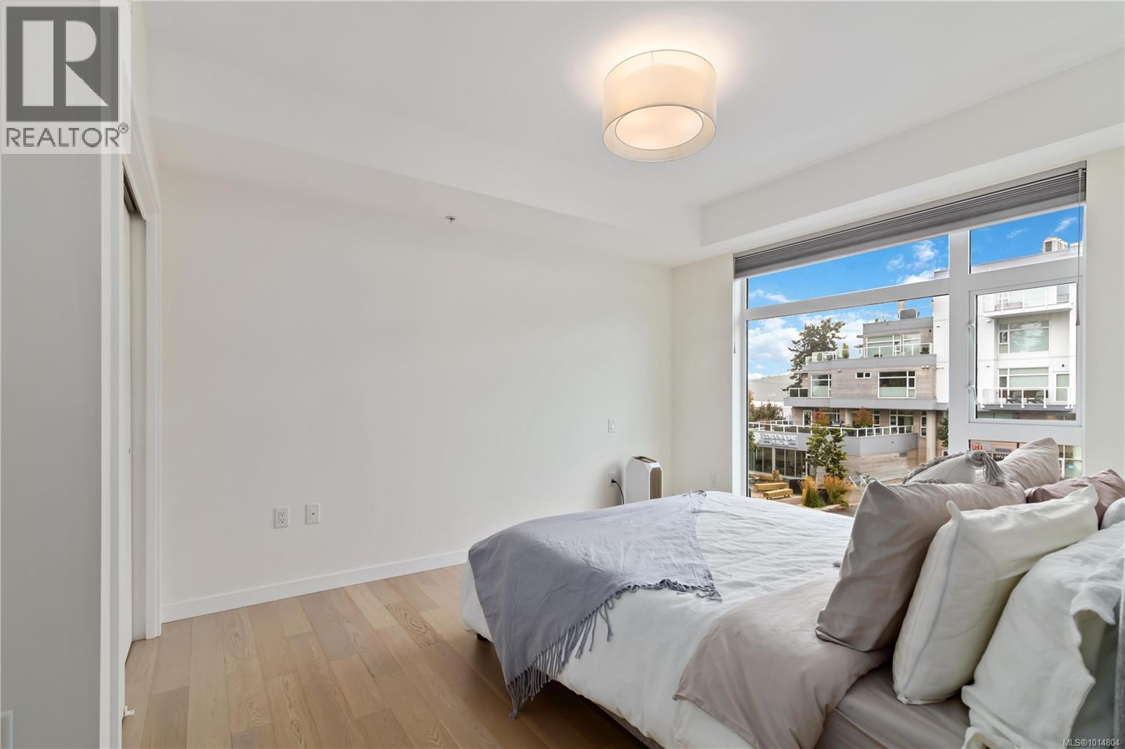 202 5122 Cordova Bay Road, Saanich