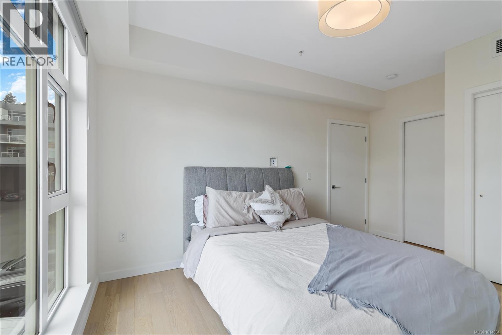 202 5122 Cordova Bay Road, Saanich