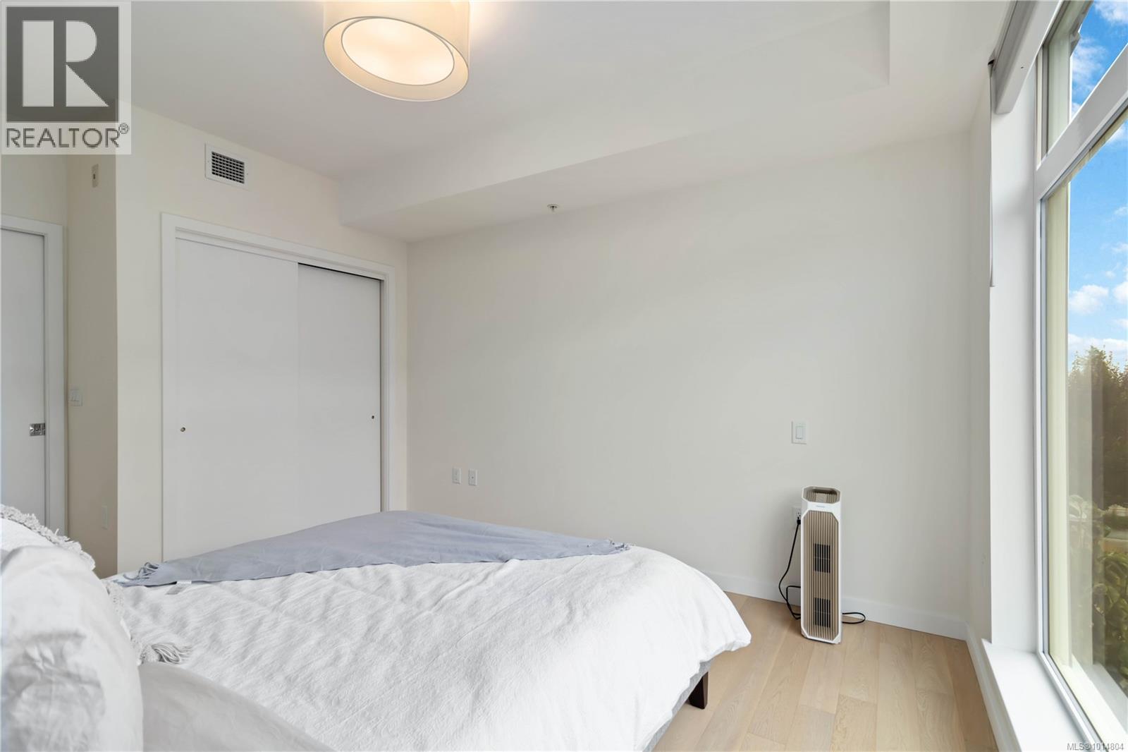 202 5122 Cordova Bay Road, Saanich