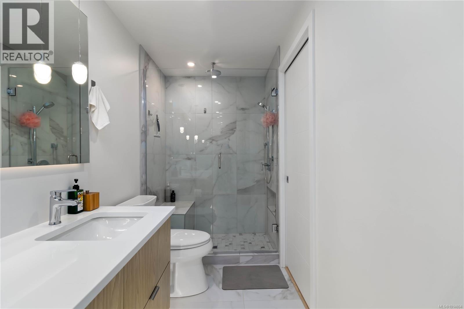 202 5122 Cordova Bay Road, Saanich