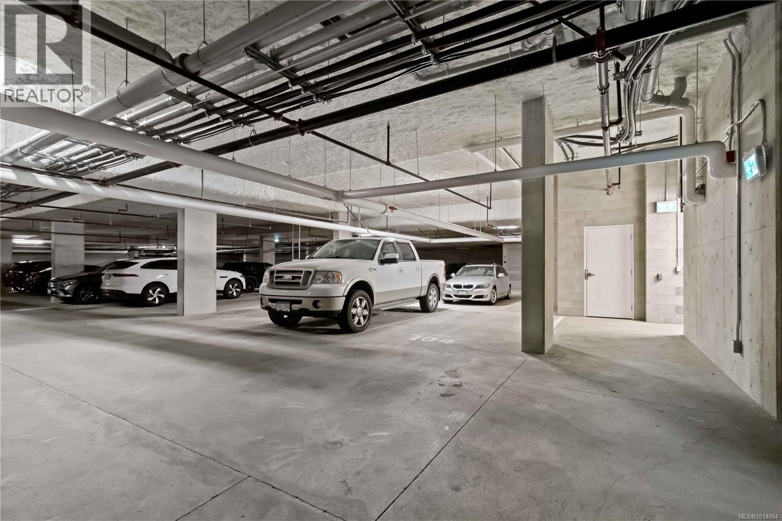 202 5122 Cordova Bay Road, Saanich