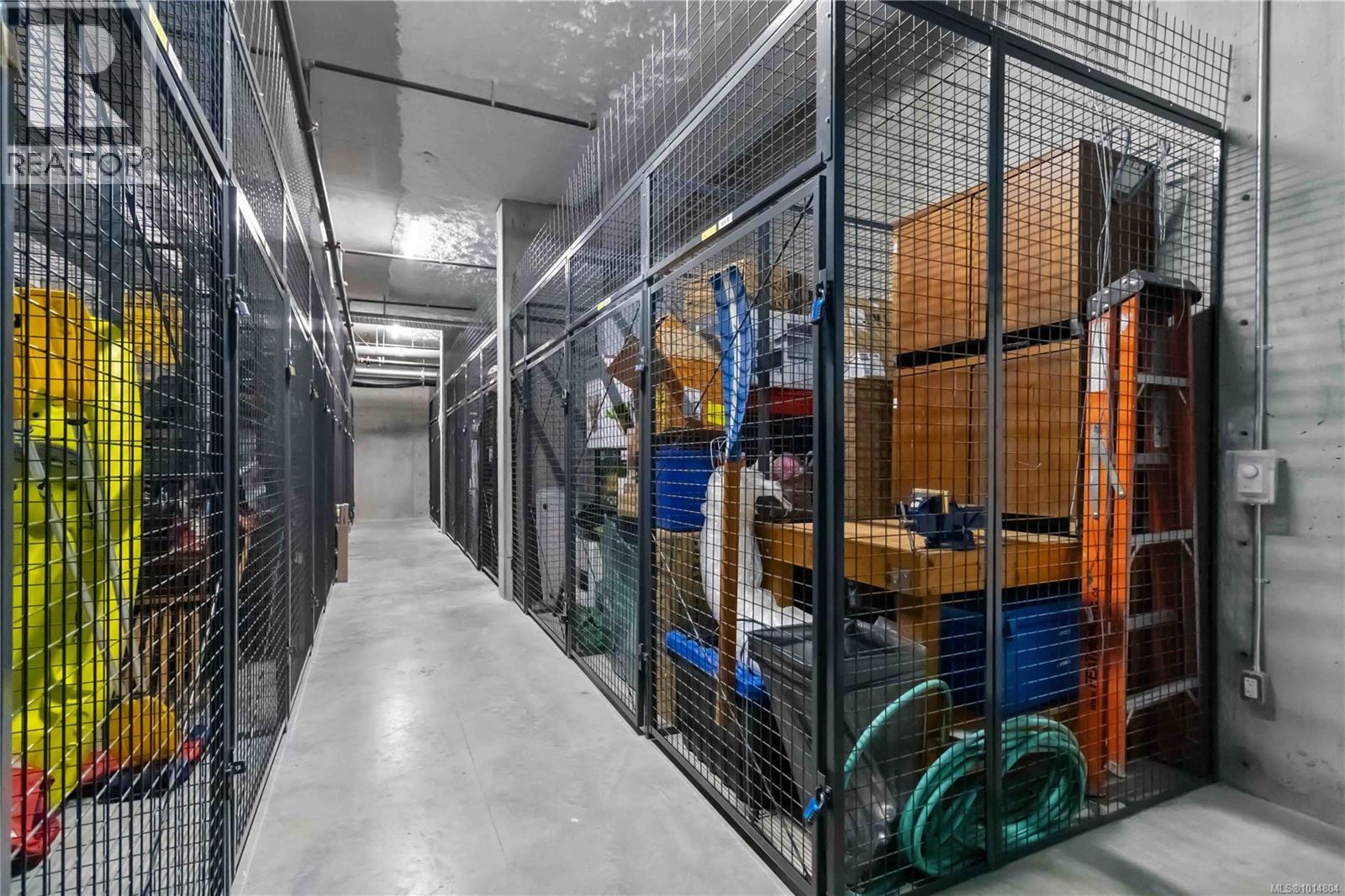 202 5122 Cordova Bay Road, Saanich