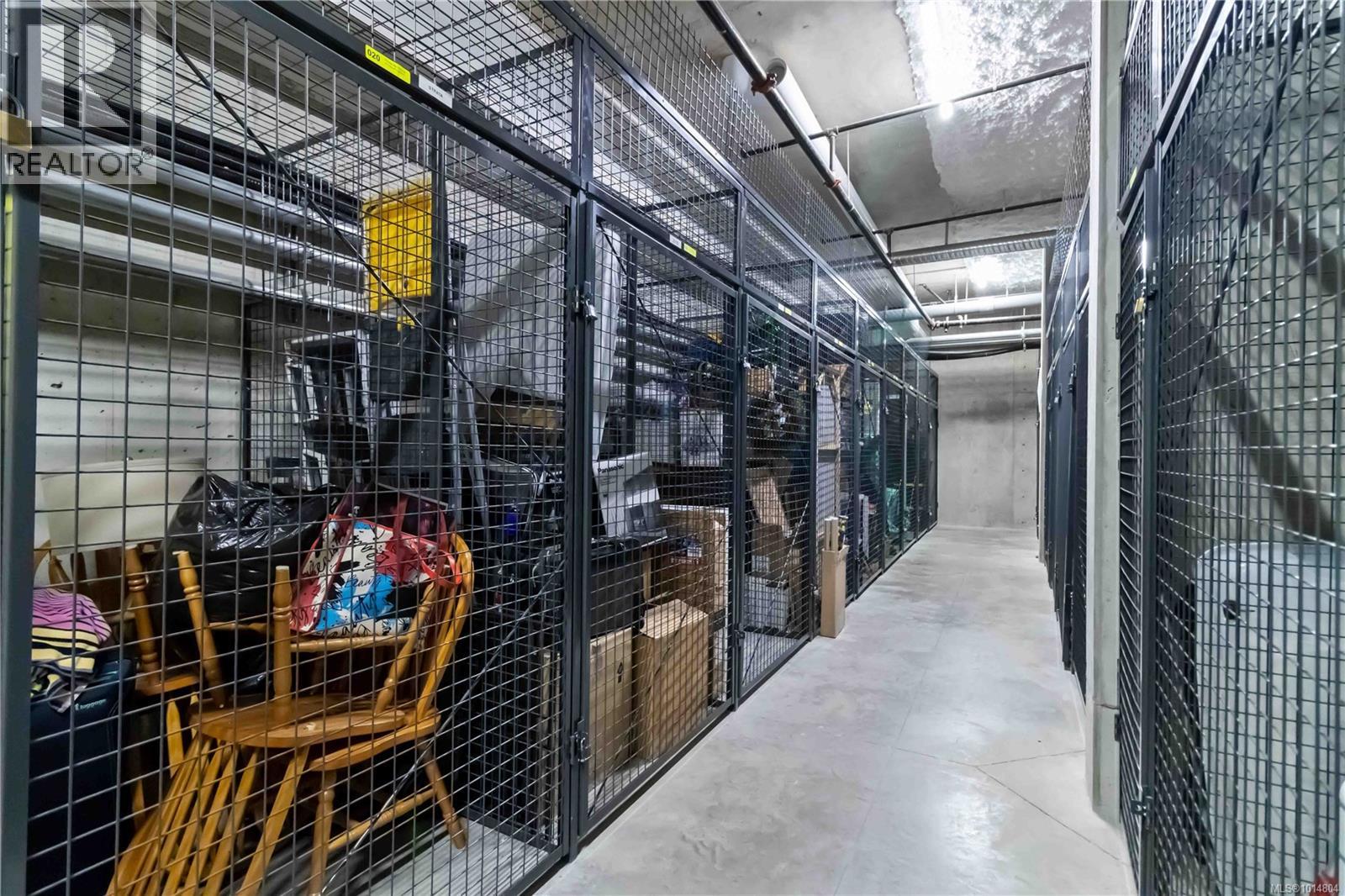 202 5122 Cordova Bay Road, Saanich